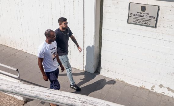 משפחת אדנה בביקורת: "האמת לא נר לרגליה"