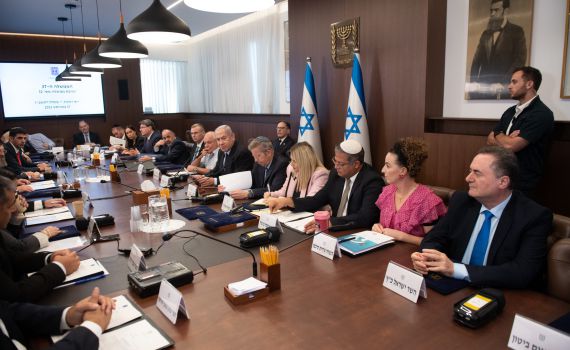 החגים בפתח, והממשלה תמעט בישיבות משותפות