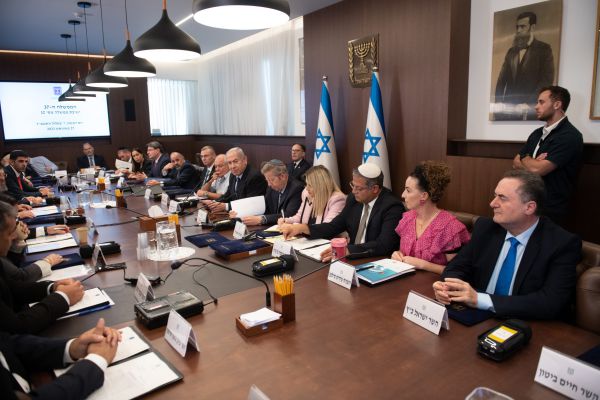 החגים בפתח, והממשלה תמעט בישיבות משותפות