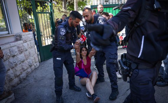 סטודנטים פרצו למשרד החינוך: 6 מפגינים נעצרו