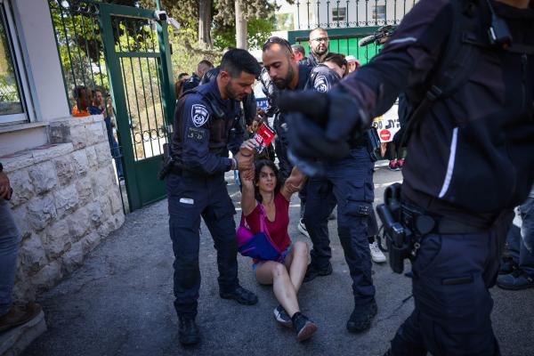 סטודנטים פרצו למשרד החינוך: 6 מפגינים נעצרו
