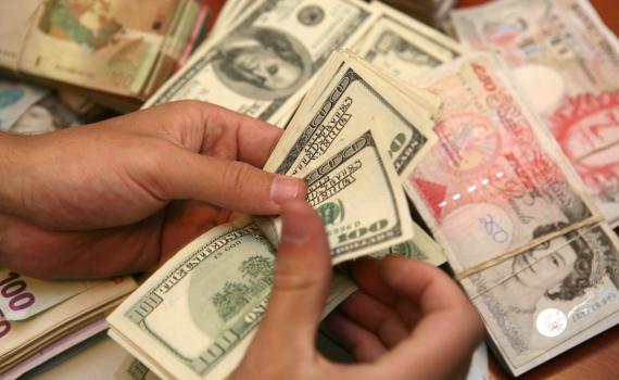 לא עוצר: הדולר מזנק לשיא של שלוש שנים