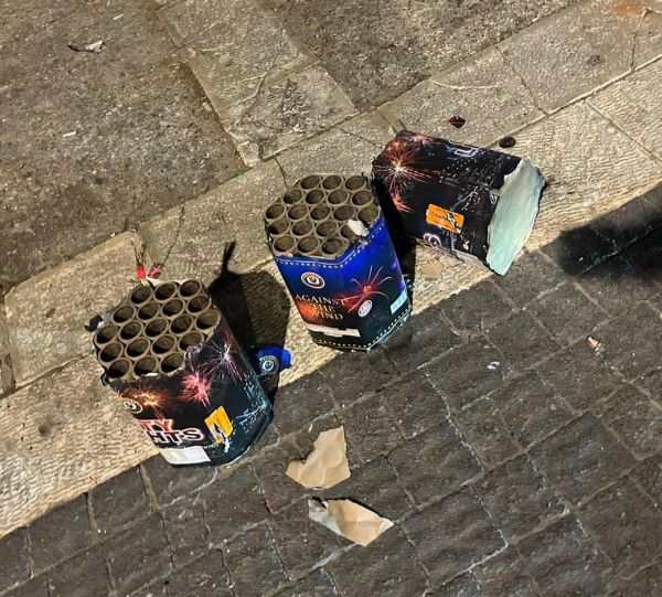 ירי זיקוקים לעבר בית מלון: 'ניסו להפריע לשחקנים'