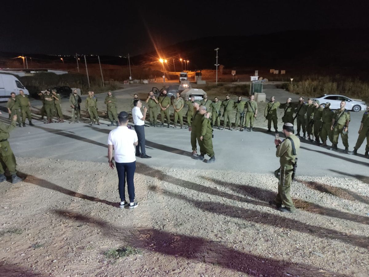 הזמר החרדי שהפתיע את הרבנים הצבאיים. צפו