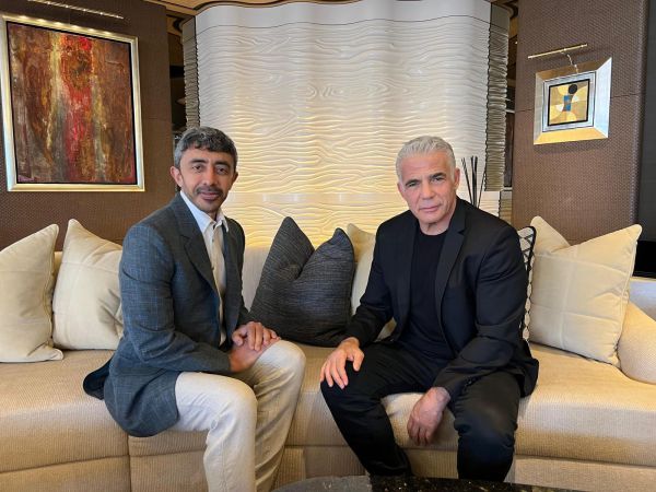 בזמן החופש: הפגישה של לפיד עם הבכיר מהאמירויות