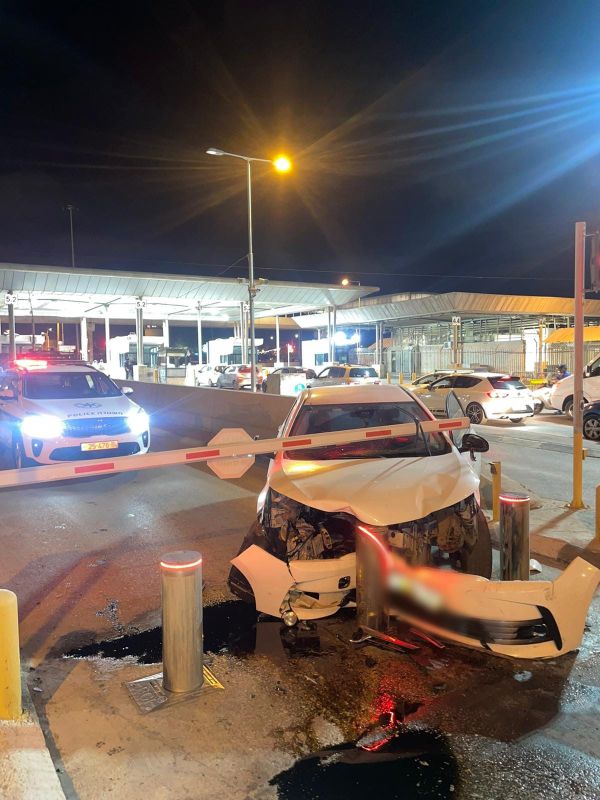 מחסום קלנדיה: גנב רכב, ניסה לפרוץ מחסום ונעצר