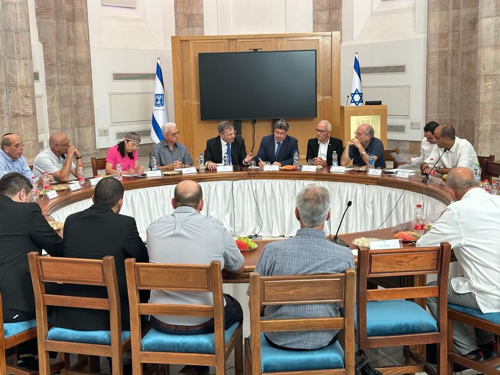 "לא תהיה פגיעה": הצהרה חריגה של קיש ואקוניס