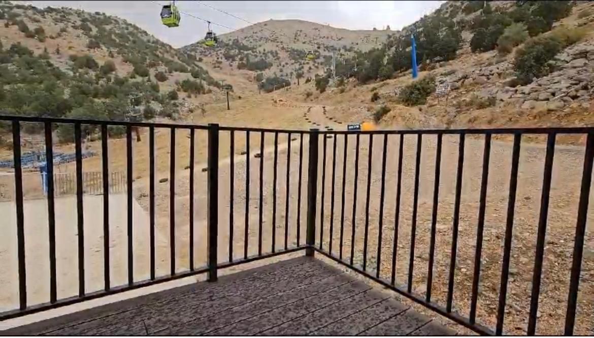 צפו בתיעוד נדיר: גשם בחרמון באמצע הקיץ