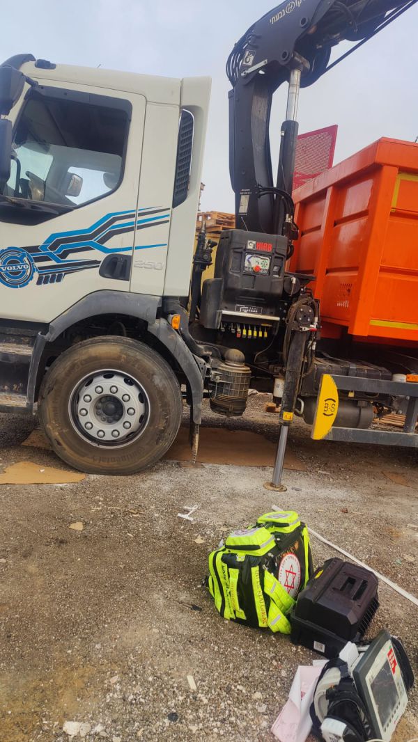 תאונת עבודה בדימונה: גבר נהרג כתוצאה מפגיעת מנוף