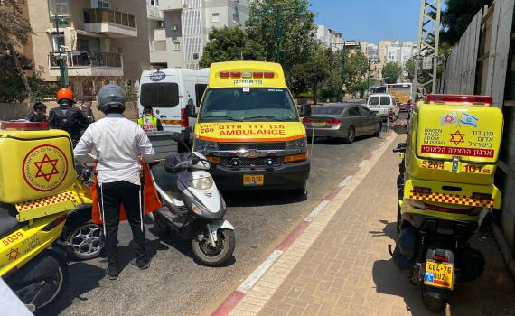 בתוך כשעה: שני פועלים נפצעו במהלך עבודתם