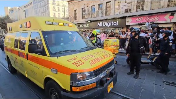 הולכת רגל נפצעה קשה מפגיעת ניידת משטרה בי-ם