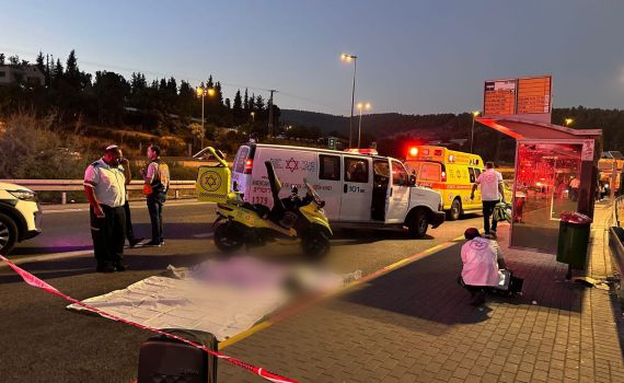 תאונה קטלנית: הרוג מפגיעת אוטובוס בכביש 1