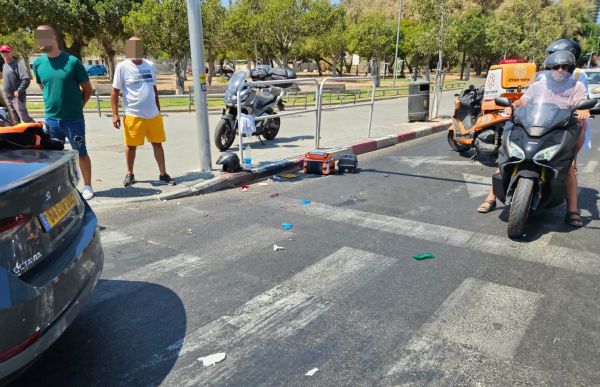 רוכב אופנוע נפגע מרכב בבת ים, מצבו קשה