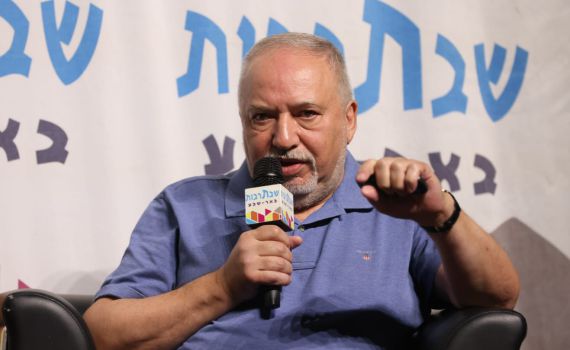 ליברמן נגד ההצעות של גנץ ולפיד: "התחכמויות"