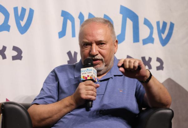 ליברמן נגד ההצעות של גנץ ולפיד: "התחכמויות"