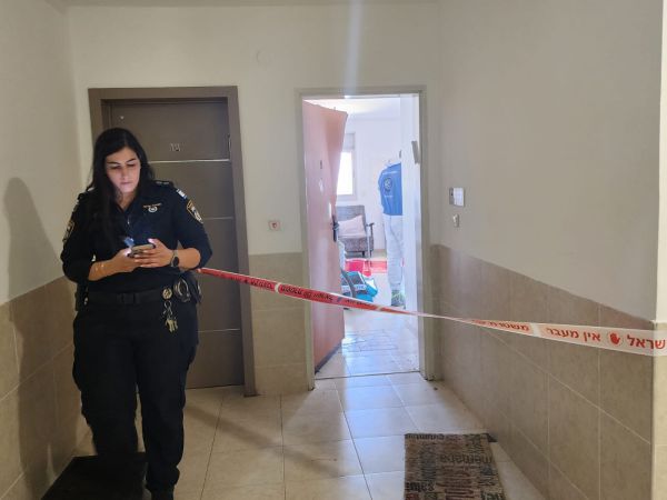 המשטרה חוקרת: בן 80 נרצח בדירה בחדרה