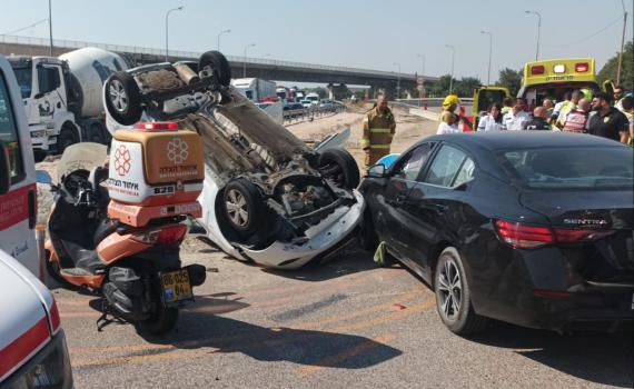 4 פצועים, בהם 2 בינוני בתאונה בצומת ארז