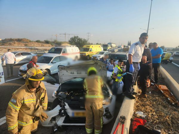 אישה נפצעה באורח אנוש בתאונת דרכים בכביש 6