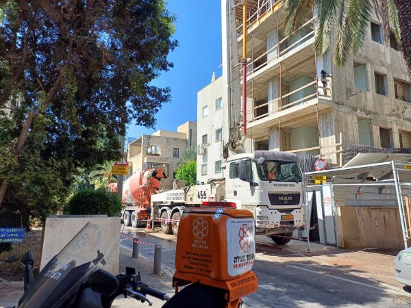 ת"א: 3 פועלי בניין נפצעו כתוצאה מפגיעת מנוף