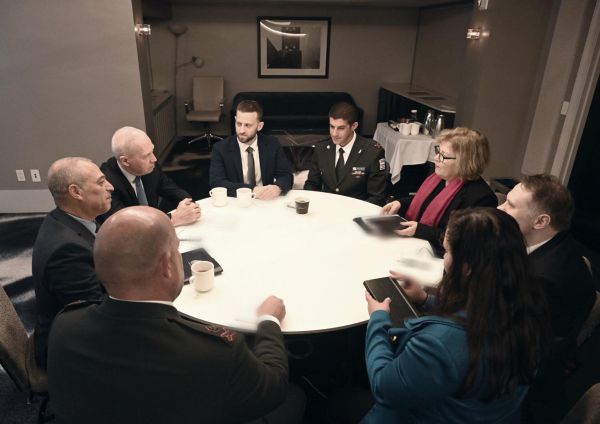 בצל המתיחות: גלנט נפגש עם בכירי ממשל ביידן