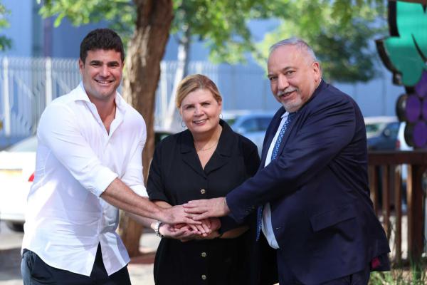 תופס צד: ליברמן מודיע על תמיכה בבחירות בת"א