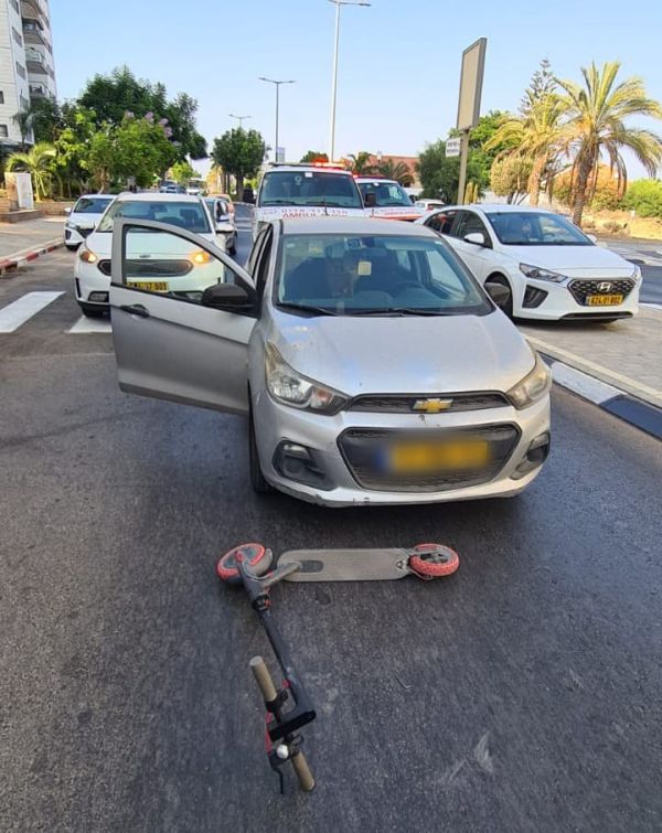 אשקלון: שני פצועים בתאונה בין רכב לקורקינט
