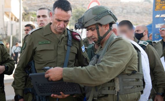 ערך תחקיר: הרמטכ"ל הגיע לזירת הפיגוע.  צפו