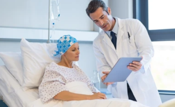 הטיפול נגד הסרטן הופסק; כי התלוננה על דגל להט"ב