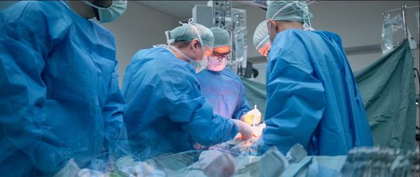 החלטות של חיים ומוות: הצצה לחייהם של המנתחים בישראל