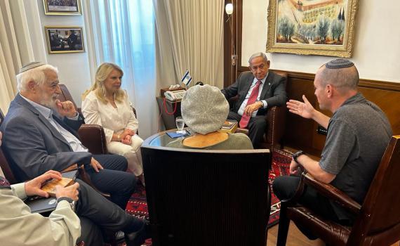 "המעט שניתן לספר": רה"מ פגש את הורי עמנואל מורנו