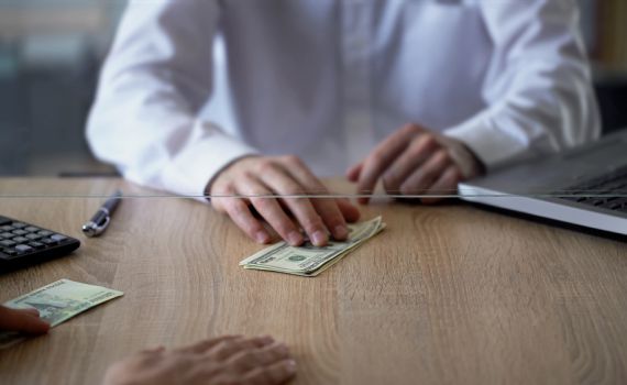 היפוך מגמה: הדולר יורד הבוקר ל-3.77 שקלים