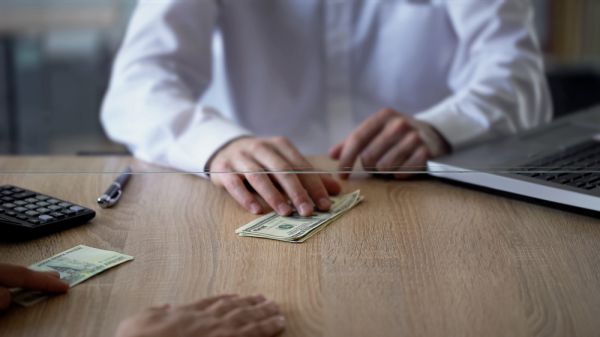 היפוך מגמה: הדולר יורד הבוקר ל-3.77 שקלים