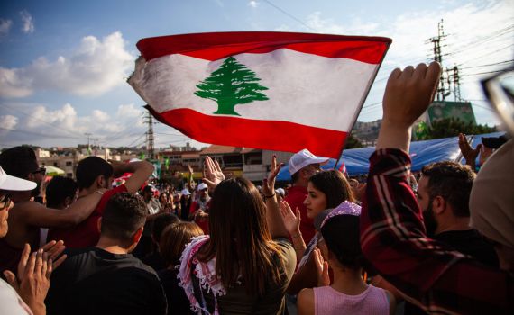 סערה בלבנון: שר ההגנה שרד ניסיון חיסול