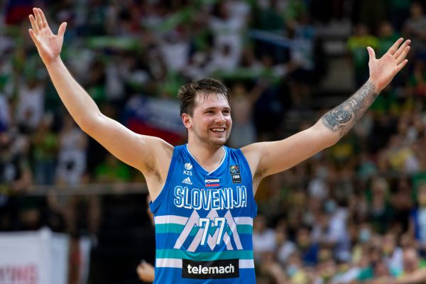 הלם בטקסס: כוכב העל עובר ללייקרס וישתף פעולה עם לברון ג'יימס