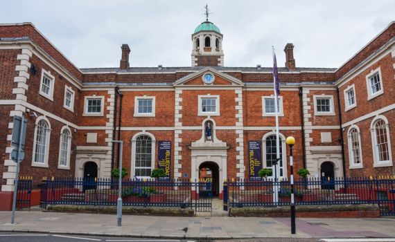 בריטניה: מאסר עולם לאחות שרצחה 7 תינוקות