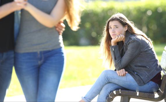 אוהבים ומתרחקים: בואו לא נשכח את החברים הרווקים שלנו