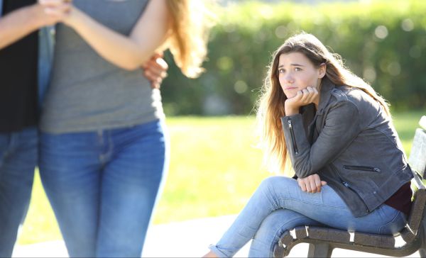 אוהבים ומתרחקים: בואו לא נשכח את החברים הרווקים שלנו