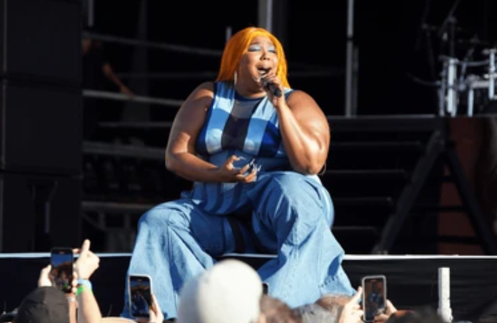 הרקדניות טוענות נגד הכוכבת: "הטרידה מינית"