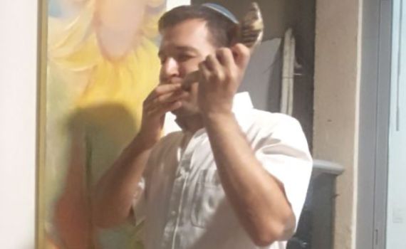 שיא גינס? צפו בתקיעת שופר הארוכה ביותר שראינו