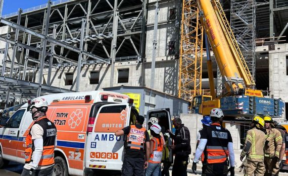 בשעה אחת: ארבעה פועלים נפצעו בתאונות עבודה