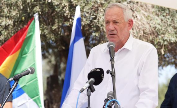 גם גנץ נשבר: מגנה את האלימות בתל אביב