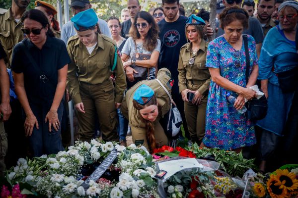 "מלאך משמים": הלוחם שנרצח בפיגוע הובא למנוחות