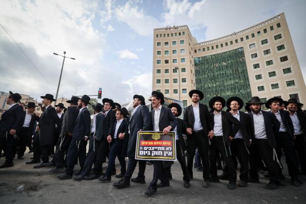 פקקי ענק: חרדים חוסמים כבישים בבני ברק וירושלים