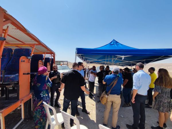 פלסטינים הגיעו "לפוצץ" סיור של מועצת יש"ע. צפו