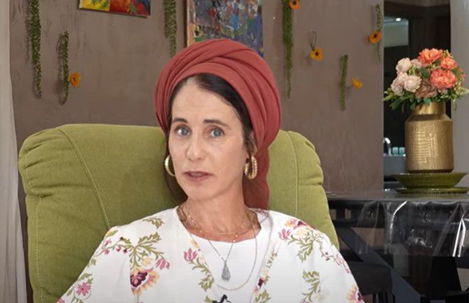 החתונה המפתיעה של המוזיקאית הסרוגה. צפו