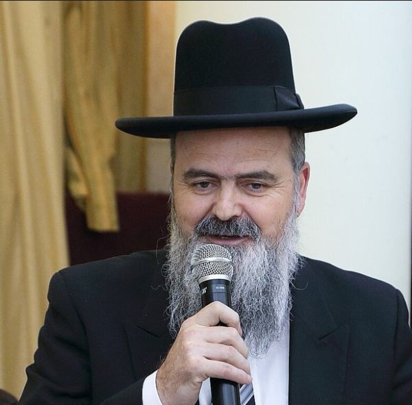 החתן של הרב עובדיה יוסף מטיל פצצה: אין הלכה כזאת