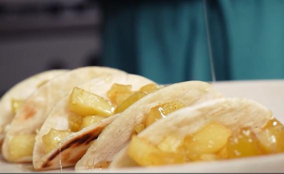 קינוח בספיד: טורטייה עם תפוחים ודבש