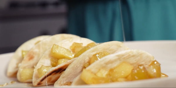 קינוח בספיד: טורטייה עם תפוחים ודבש