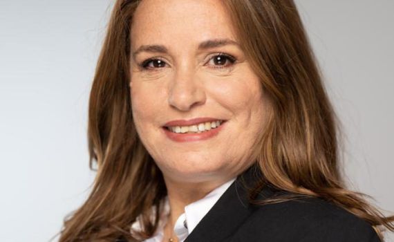 חגית משה משיבה אש לאריה קינג: "מקדש שנאה"