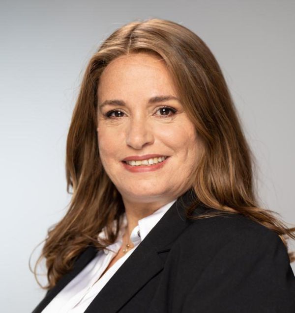 חגית משה משיבה אש לאריה קינג: "מקדש שנאה"